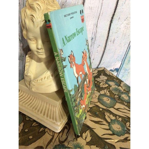 1984 Walt Disney’s Book “A Narrow Escape” Hardback Children’s Book - Picture 11 of 11